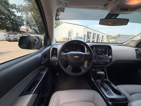 Used 2021 Chevrolet Colorado W/T RWD image 2