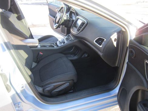 Used 2015 Chrysler 200 Limited w/ Convenience Group image 13