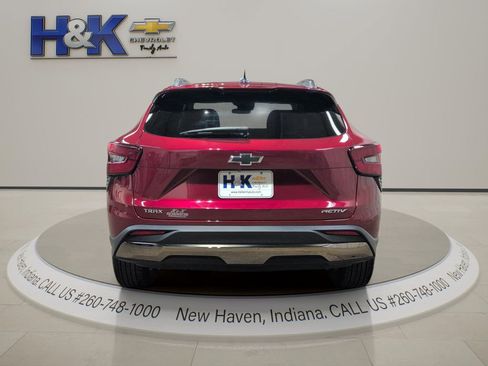 Used 2024 Chevrolet Trax ACTIV w/ Sunroof Package FWD image 5