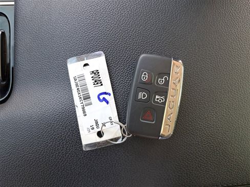 Used 2019 Jaguar XF Prestige image 40