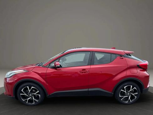 Used 2021 Toyota C-HR XLE FWD image 3