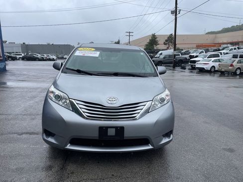 Used 2016 Toyota Sienna LE w/ Protection Package AWD/4WD image 5