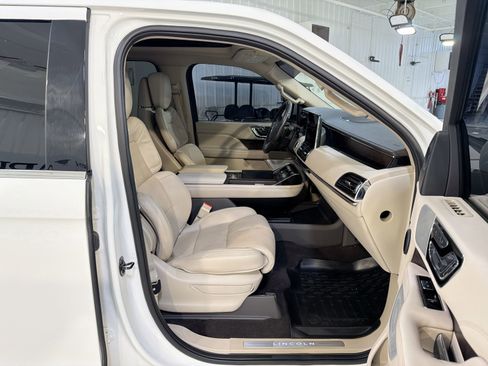 Used 2021 Lincoln Navigator Reserve AWD/4WD image 30