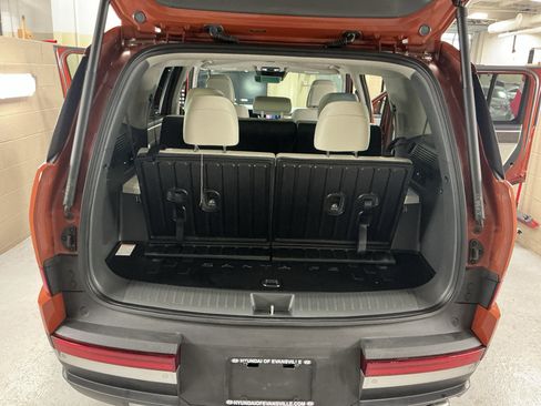 Used 2025 Hyundai Santa Fe Limited AWD/4WD image 15