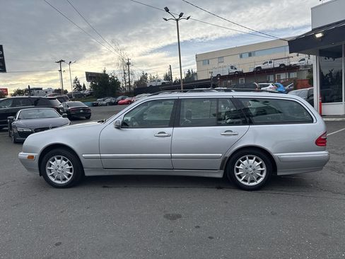 Used 2000 Mercedes-Benz E 320 4MATIC Wagon image 3