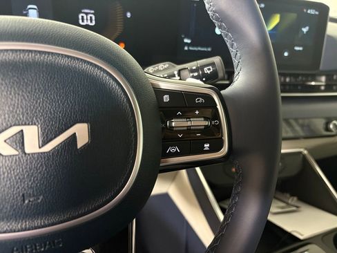 New 2026 Kia Carnival EX FWD image 21