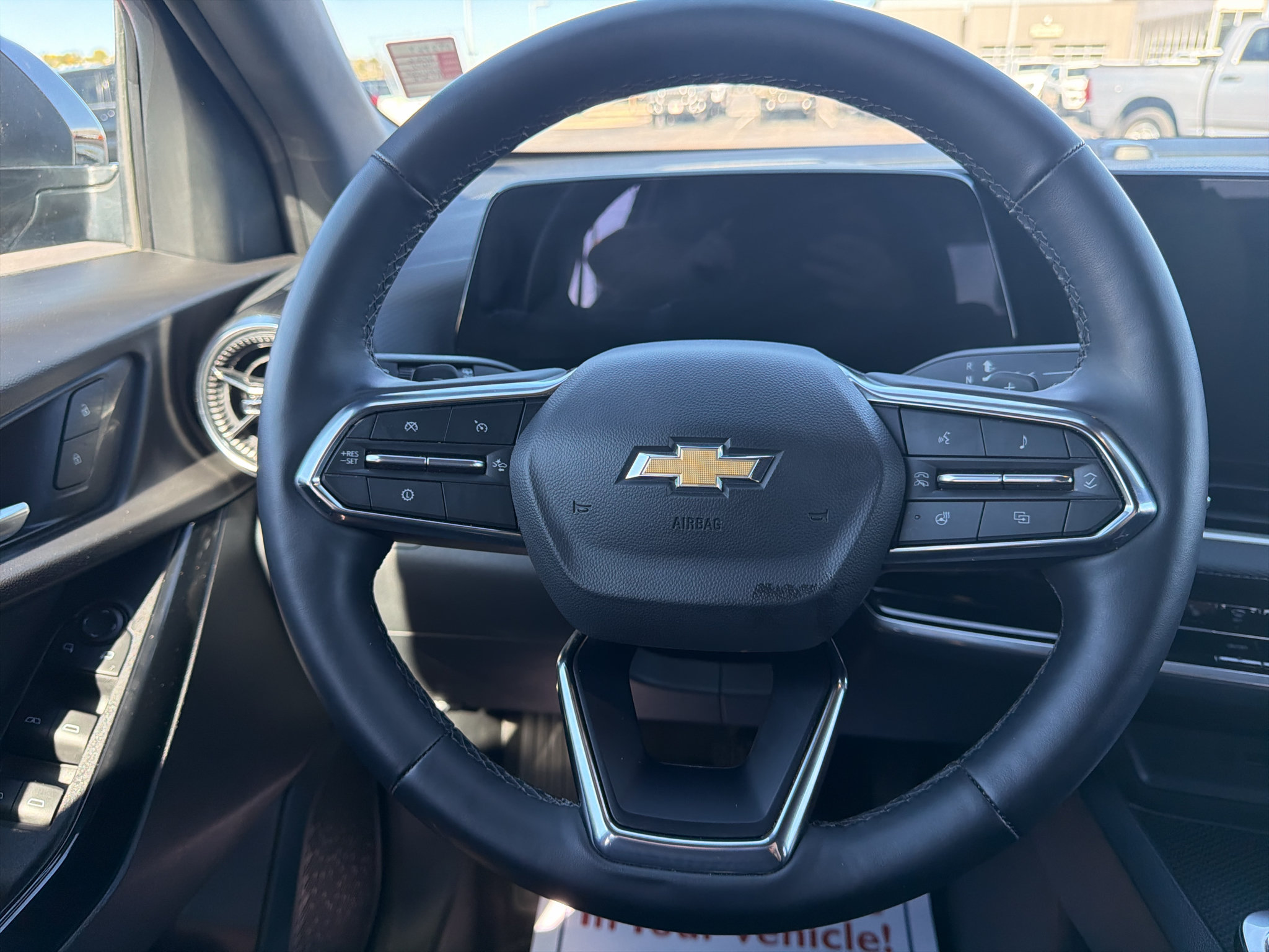 Used 2026 Chevrolet Equinox LT AWD/4WD image 9