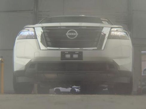 Used 2024 Nissan Pathfinder S image 4
