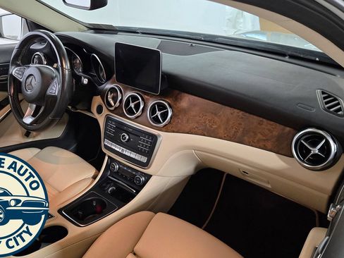 Used 2020 Mercedes-Benz GLA 250 4MATIC w/ Premium Package image 38
