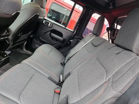 Used 2025 Jeep Wrangler Unlimited Rubicon w/ XTREMEE 35" Tire Package image 7