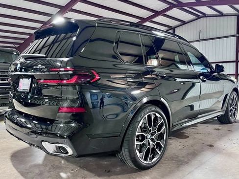 Used 2025 BMW X7 xDrive40i w/ M Sport Package AWD/4WD image 3