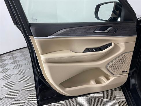 Used 2024 Jeep Grand Cherokee Limited 4xe image 17