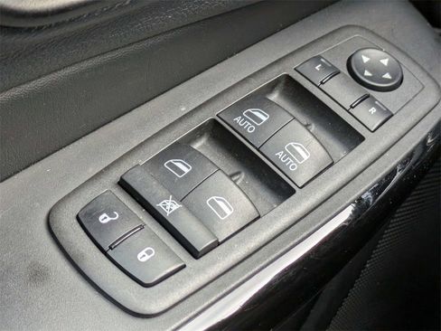 Used 2023 Jeep Cherokee Altitude Lux image 26