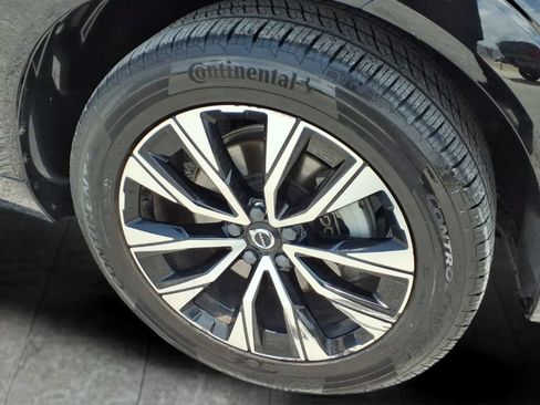 Used 2023 Volvo XC60 B5 Core FWD image 8