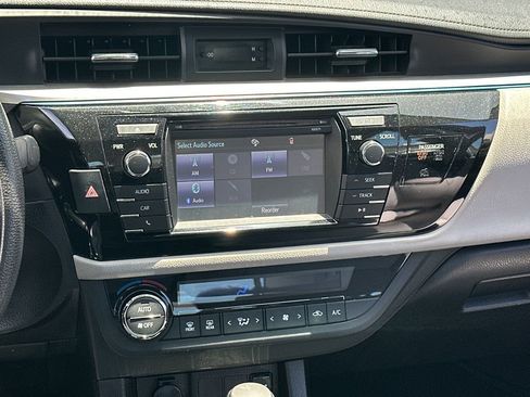 Used 2016 Toyota Corolla LE FWD image 15
