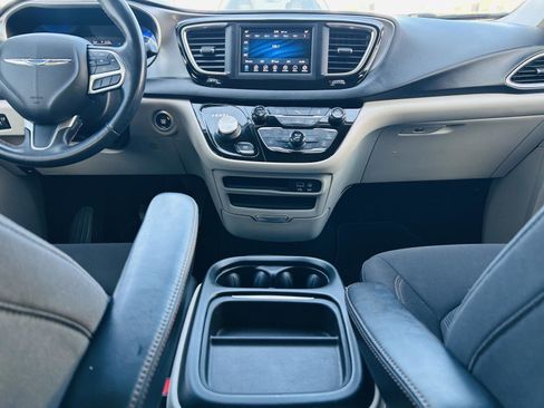 Used 2020 Chrysler Pacifica Touring w/ Cold Weather Group image 22