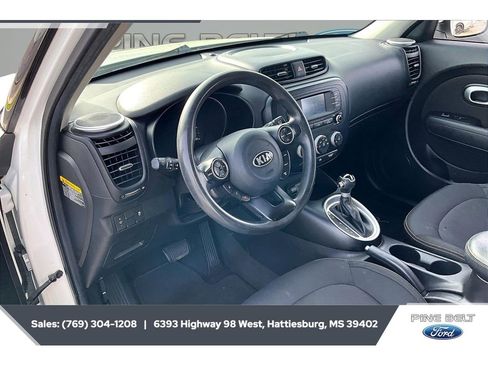 Used 2016 Kia Soul + FWD image 12