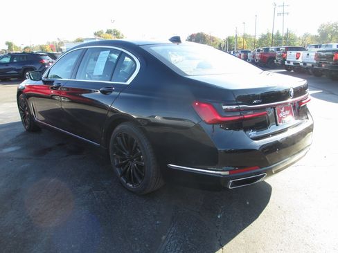 Used 2022 BMW 740i xDrive w/ Premium Package image 6