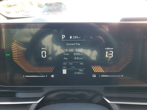 Certified 2025 Kia Carnival EX image 26