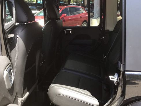Used 2023 Jeep Wrangler Unlimited Sahara w/ Cold Weather Group AWD/4WD image 5