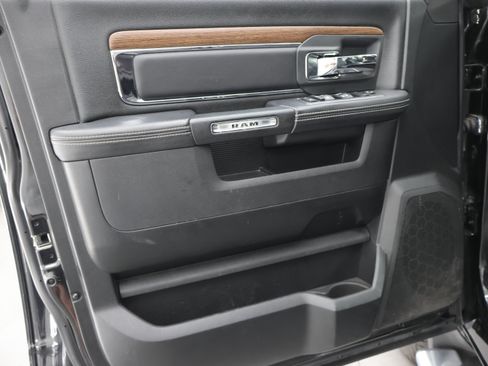 Used 2018 RAM 1500 Laramie w/ Convenience Group AWD/4WD image 41