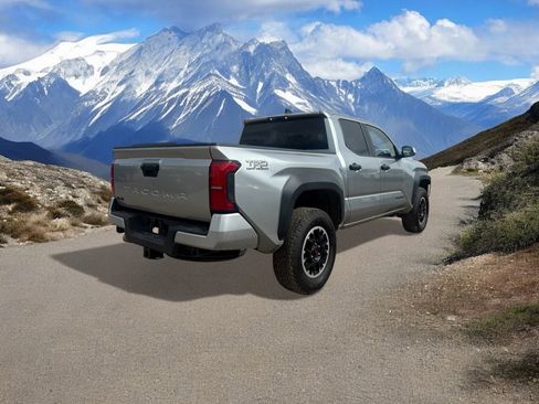 Certified 2024 Toyota Tacoma TRD Off-Road AWD/4WD image 5