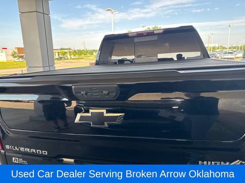Used 2022 Chevrolet Silverado 1500 High Country w/ High Country Premium Package AWD/4WD image 9