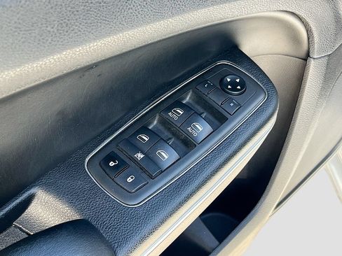 Used 2021 Chrysler 300 S RWD image 17