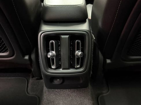 Used 2019 Volvo XC40 T5 Momentum AWD/4WD image 30