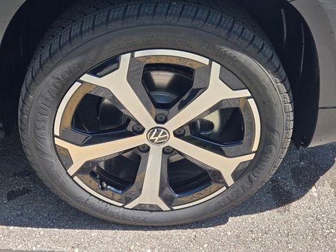 New 2026 Volkswagen Taos SEL AWD/4WD image 9