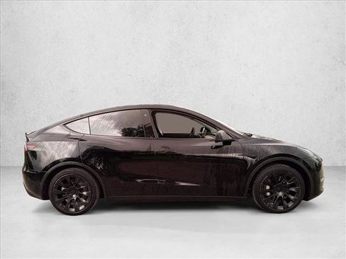 Used 2022 Tesla Model Y Long Range AWD/4WD image 4