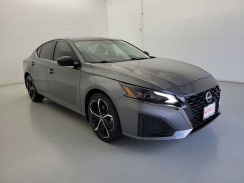 Used 2023 Nissan Altima 2.5 SR FWD image 4