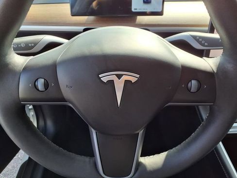 Used 2024 Tesla Model Y Long Range image 9