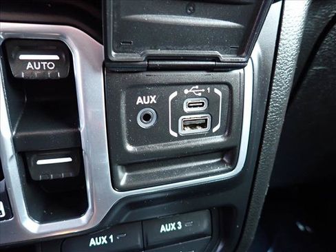 Used 2018 Jeep Wrangler Unlimited Sport S AWD/4WD image 17