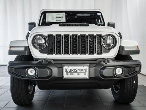 New 2025 Jeep Gladiator Sport image 2