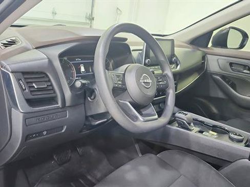 Used 2023 Nissan Rogue S AWD/4WD image 10