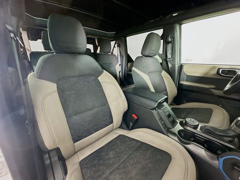 Used 2023 Ford Bronco Wildtrak image 42