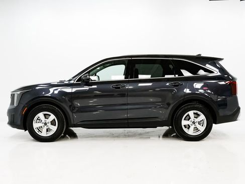 Certified 2025 Kia Sorento LX image 25