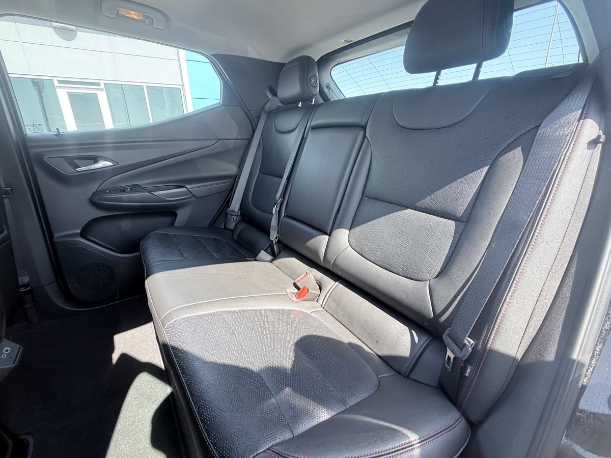 Used 2023 Chevrolet Bolt EUV Premier w/ Sun & Sound Package FWD image 14