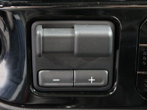 Used 2023 Chevrolet Silverado 1500 ZR2 w/ Technology Package AWD/4WD image 65