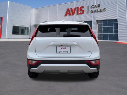 Used 2025 Kia Niro LX FWD image 7