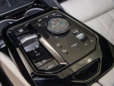 Used 2026 BMW 550e xDrive 550e xDrive image 19