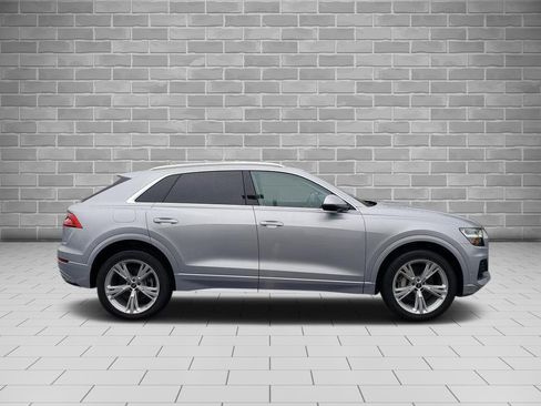 Used 2022 Audi Q8 Premium image 4