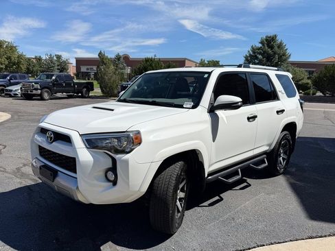 Used 2018 Toyota 4Runner TRD Off-Road Premium w/ Convenience Package AWD/4WD image 4