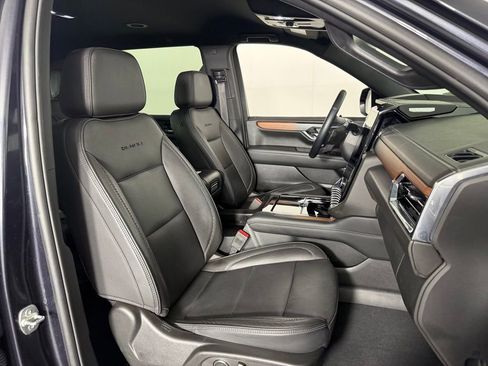 Used 2025 GMC Yukon Denali RWD image 29