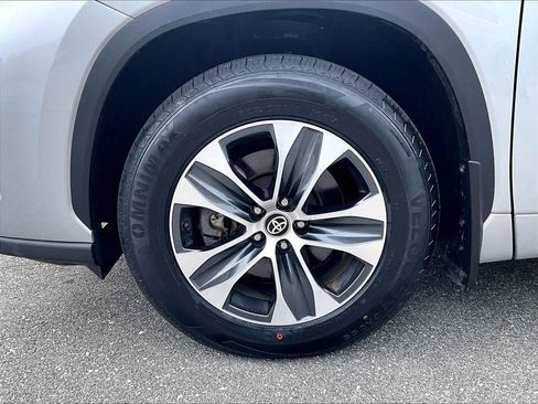 Used 2025 Toyota Highlander XLE AWD/4WD image 7