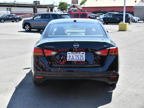 Used 2024 Nissan Altima 2.5 SV FWD image 7