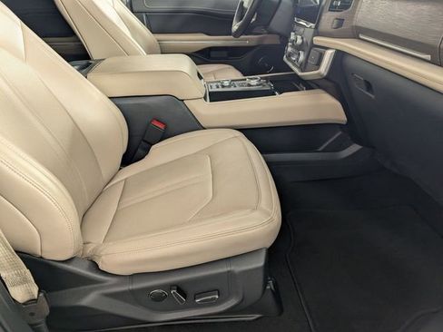 Used 2024 Ford Expedition Limited image 36