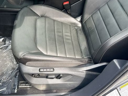 Used 2025 Volkswagen Atlas SEL AWD/4WD image 21