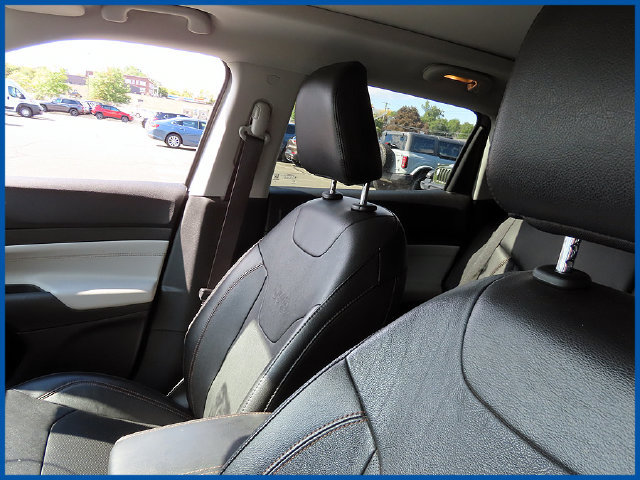 Used 2022 Jeep Compass Limited w/ Sun and Sound Group AWD/4WD image 14